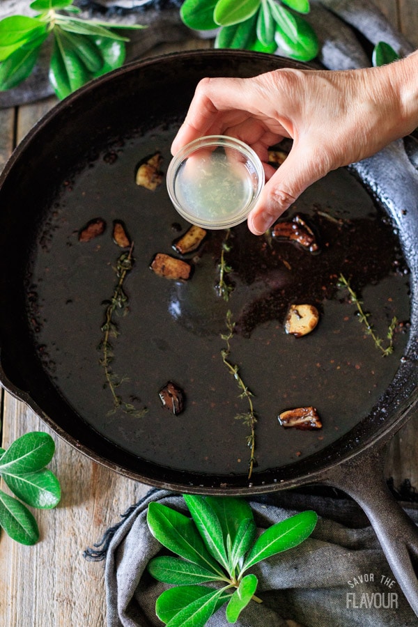 adding lemon juice to pan sauce
