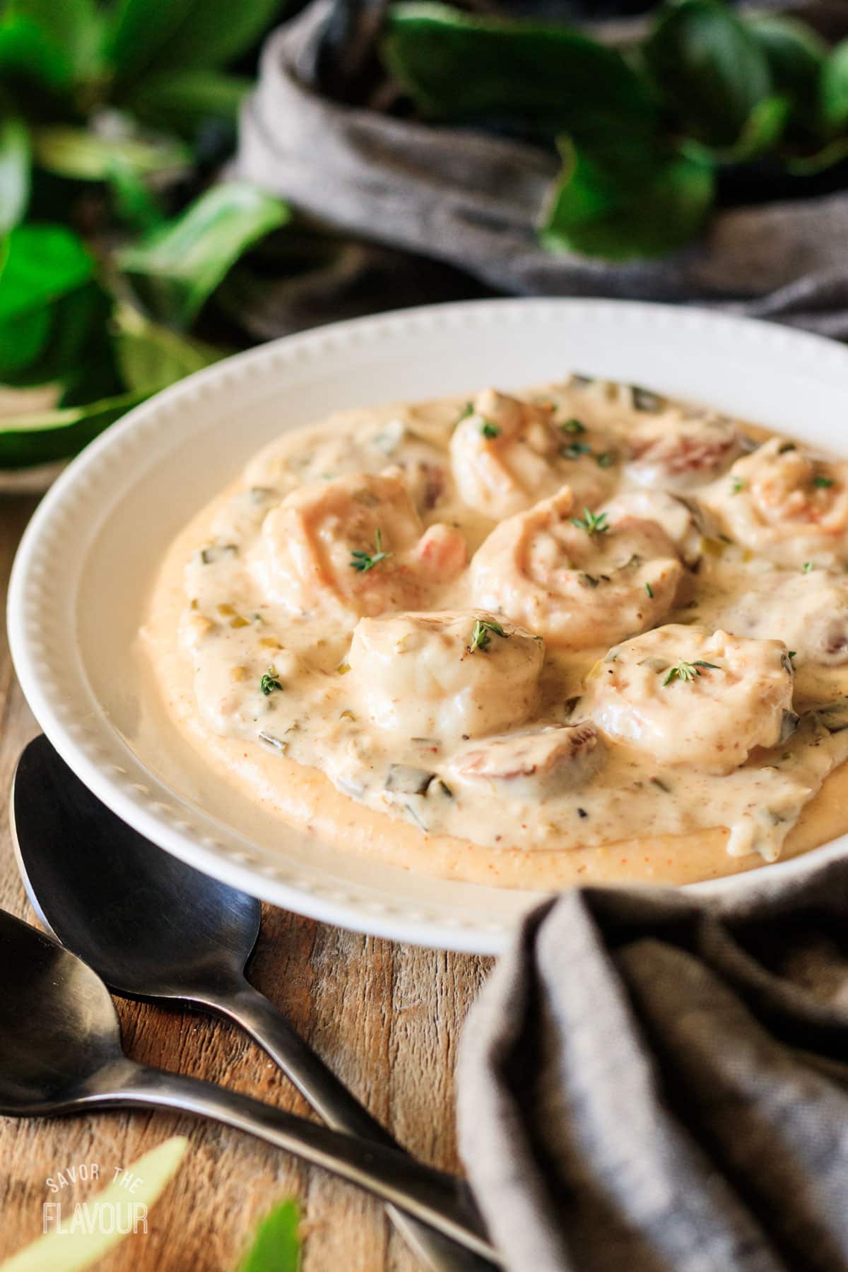 https://savortheflavour.com/wp-content/uploads/2022/02/Shrimp-and-Grits-3.jpg