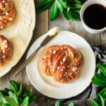 baked kardemummabullar on a white plate