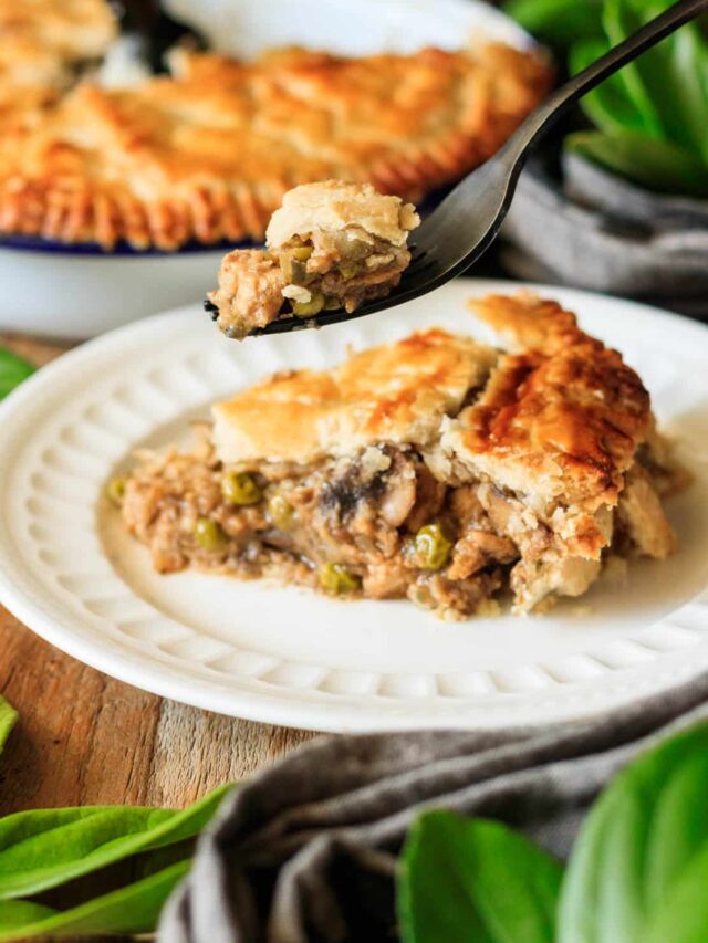 Chicken & Mushroom Pie Savor the Flavour