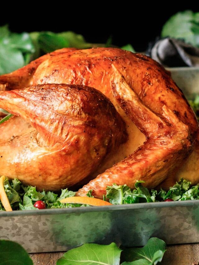 How to Roast a Turkey (Moist & Juicy) Savor the Flavour