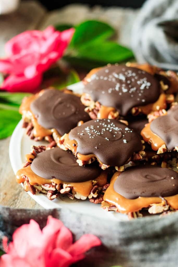 Easy Chocolate Turtles Recipe - Savor the Flavour